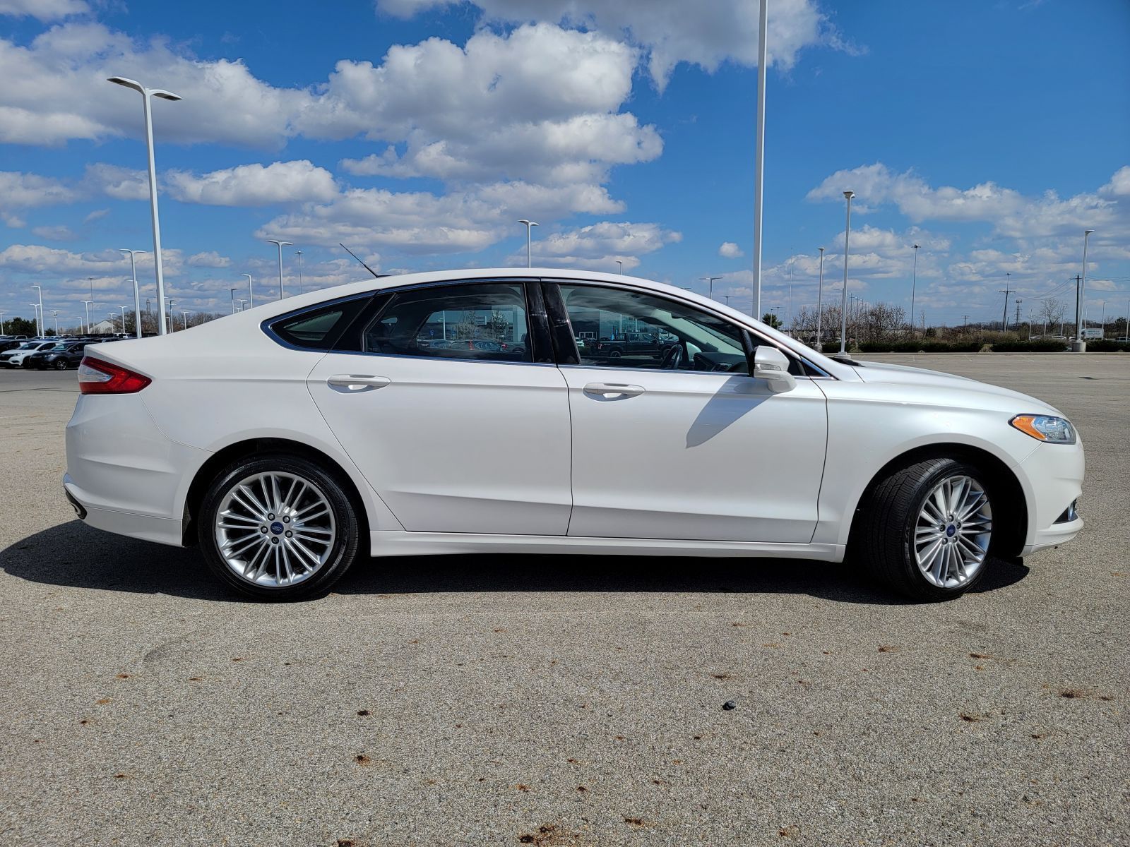 Used, 2015 Ford Fusion SE, White, 13946-12