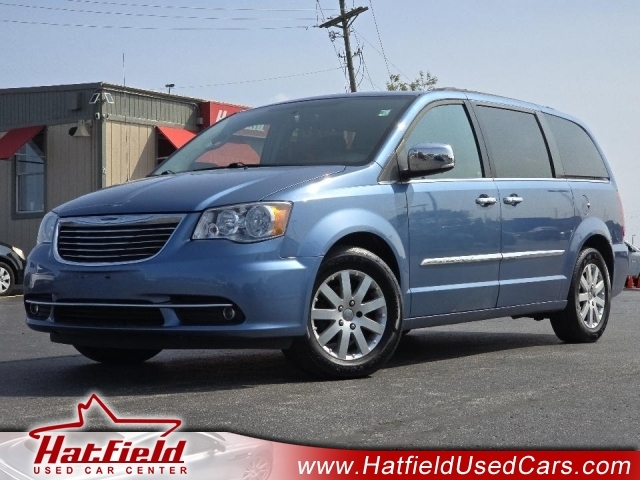 2013 Chrysler Town & Country Touring, 207794, Photo 1